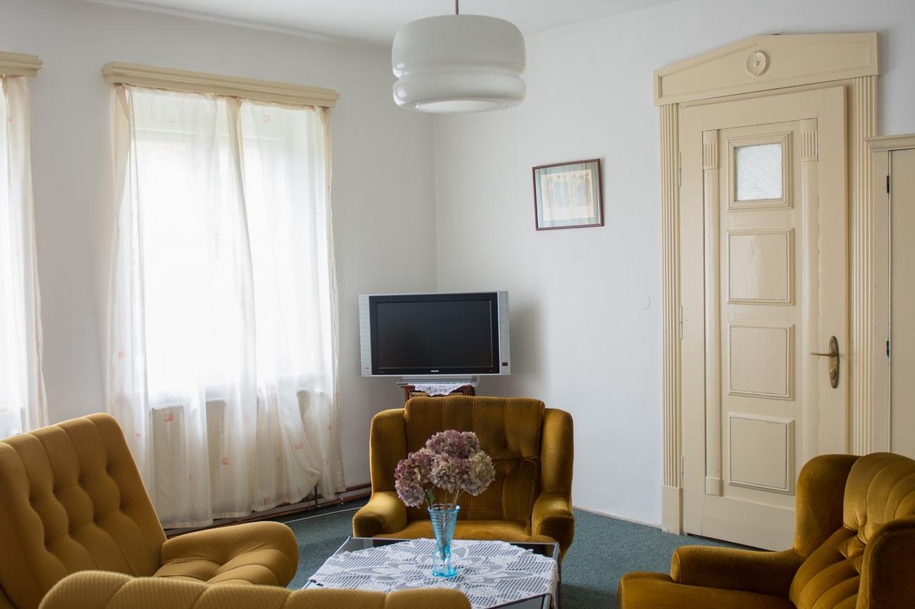 Penzion Signum Laudis Hotell Velké Hamry Exteriör bild