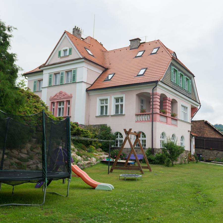 Penzion Signum Laudis Hotell Velké Hamry Exteriör bild